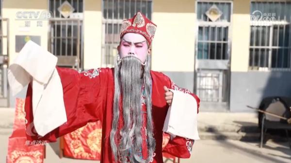 焦点访谈：红火的“村晚” 振兴的乡村