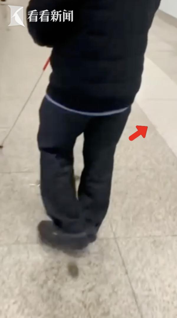 上海一地铁站盲道被换成光滑瓷砖？官方回应