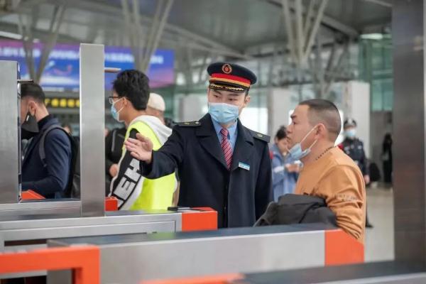 青春力量在风雪春运中集结！