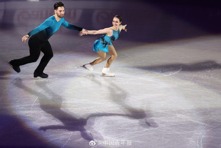 四大洲花滑锦标赛落幕 冰舞选手为观众送“福”字