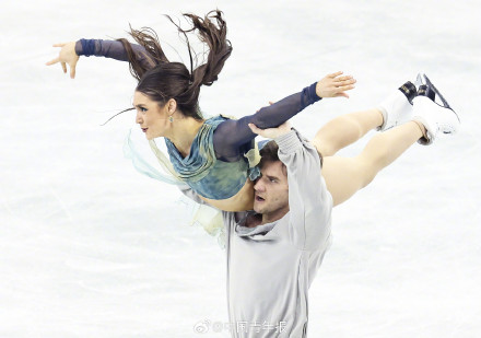 四大洲花滑锦标赛落幕 冰舞选手为观众送“福”字