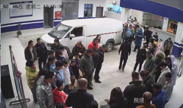 朋友圈刷屏！百余只小狗被遗弃贵州一服务区，暖心后续来了