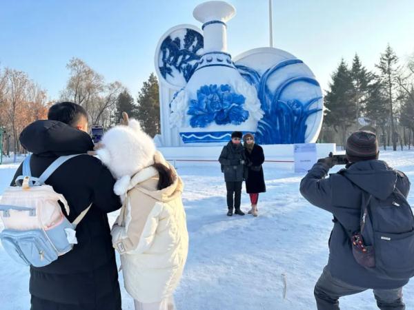 雪博会惊现“青花瓷”,网友:哈尔滨是懂审美的 雪博会惊现“青花瓷”,网友:哈尔滨是懂审美的