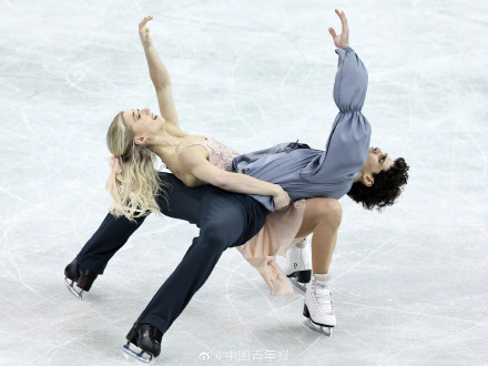 四大洲花滑锦标赛落幕 冰舞选手为观众送“福”字