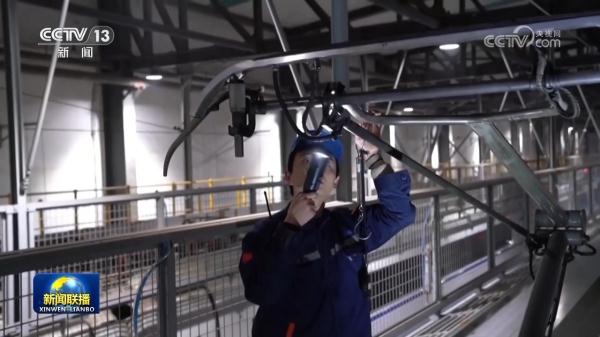 各地多举措清雪除冰 保障交通安全