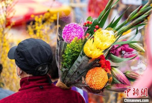 香港市民乐逛年宵市场