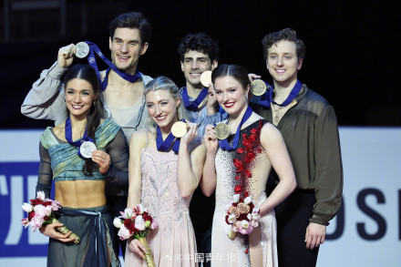 四大洲花滑锦标赛落幕 冰舞选手为观众送“福”字