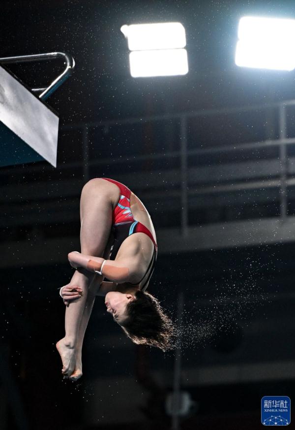 游泳世锦赛|全红婵获女子10米台冠军 陈芋汐摘银 游泳世锦赛|全红婵获女子10米台冠军 陈芋汐摘银