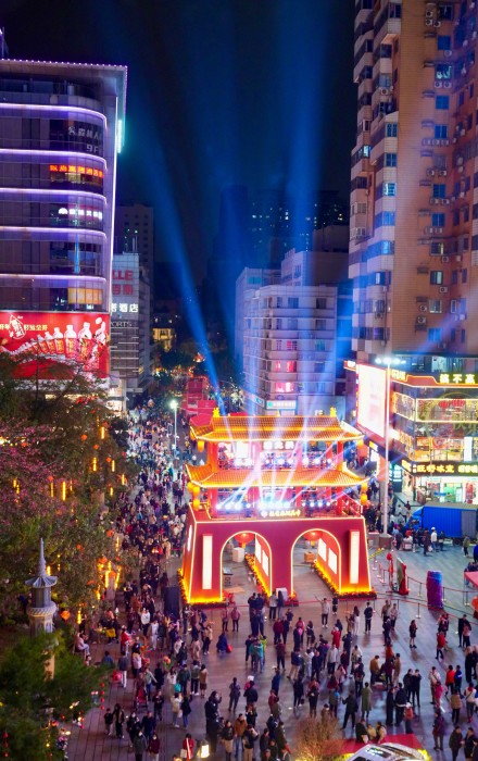 百年花市广州越秀西湖花市亮灯 明早正式开市持续4天