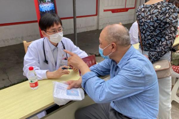 千钧一发！女孩兰州机场心脏骤停，一位来自上海的医生出手了