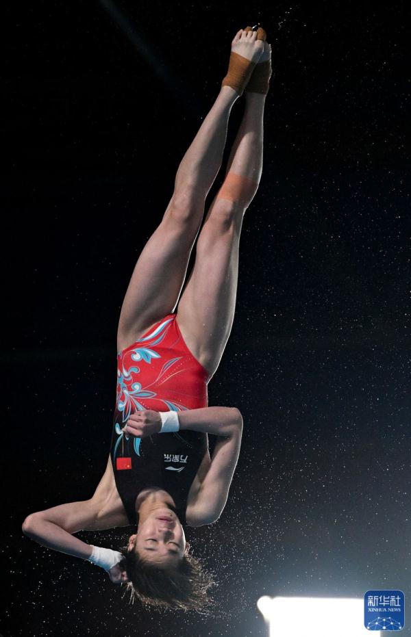 游泳世锦赛|全红婵获女子10米台冠军 陈芋汐摘银 游泳世锦赛|全红婵获女子10米台冠军 陈芋汐摘银