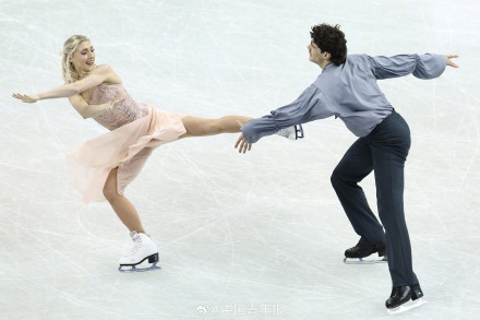 四大洲花滑锦标赛落幕 冰舞选手为观众送“福”字