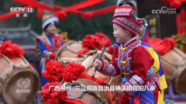 焦点访谈：红火的“村晚” 振兴的乡村