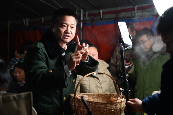 带锅到高速口煮面的副局长，最新发声来了！