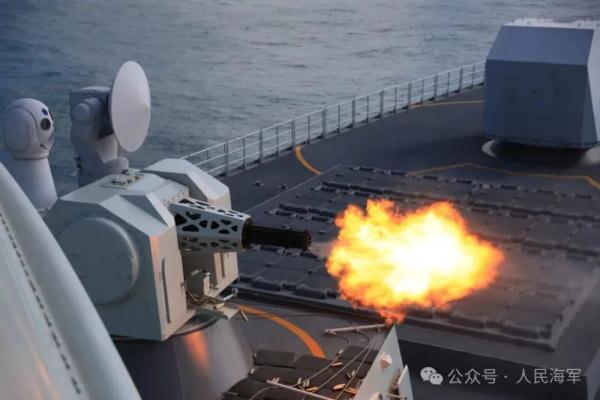 万吨大驱遵义舰，最新训练画面来了