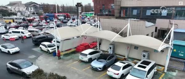 移动充电车、应急充电舱……精准科学布局缓解“充电潮汐” 移动充电车、应急充电舱……精准科学布局缓解“充电潮汐”