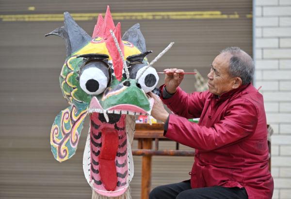 新华全媒+｜75岁老人的龙舞人生