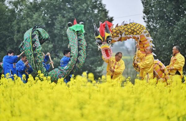 新华全媒+｜75岁老人的龙舞人生