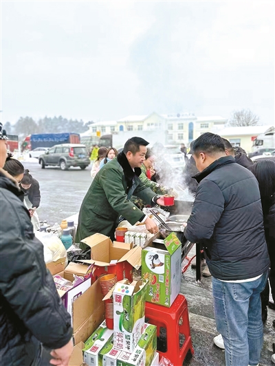 春运路上遇突发 他们获暖心救援