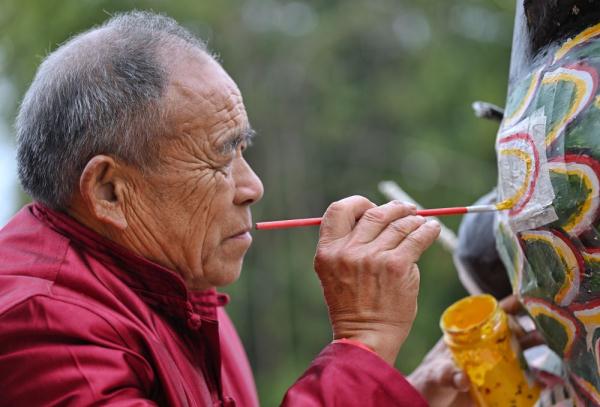 新华全媒+｜75岁老人的龙舞人生