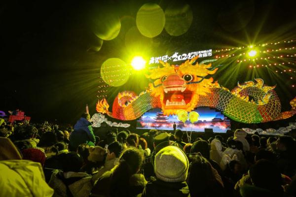 贵州观山湖：地方特色庙市灯会亮灯贺新春