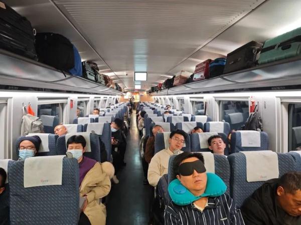 没买到票不要慌！成都动车段开行23对夜间高铁
