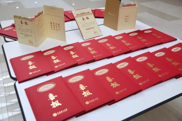 大连理工给学生家长快递年货！学生：收到时震惊了