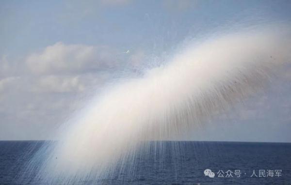 万吨大驱遵义舰，最新训练画面来了