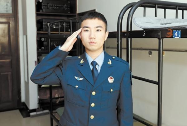 6个人4种军装！退役后住一个宿舍会怎样？
