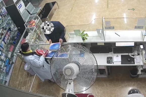 拿别人的医保卡买“年货”？这“便宜”捡不得！