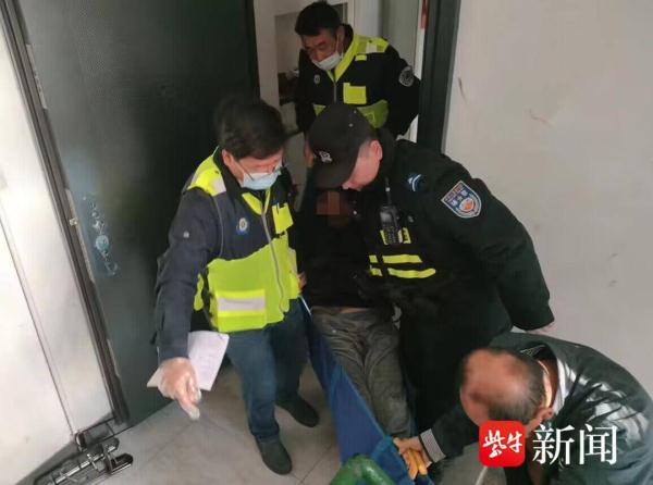 独居老人家中晕倒，好邻居听到声响帮报警