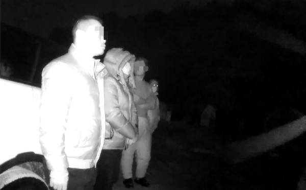 多人在“坟头”赌博，19人被抓！