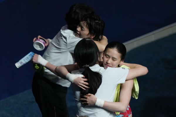 游泳世锦赛 | 陈芋汐/全红婵女双10米台夺冠