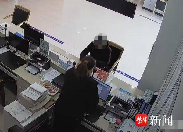 让群众少跑腿,迁户口忘带结婚证民警“扫脸”解决 让群众少跑腿,迁户口忘带结婚证民警“扫脸”解决