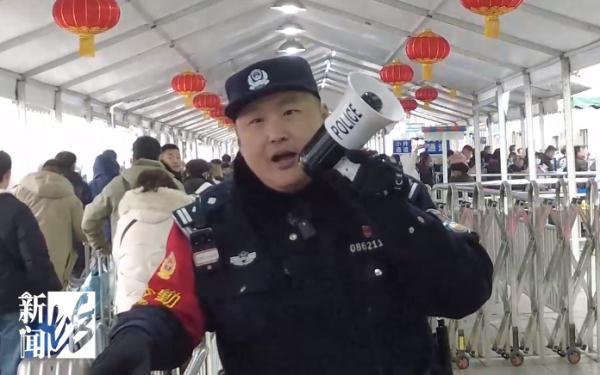 "嘴巴甜一点"！上海火车站这幕火了，旅客都忍不出拿出手机拍…