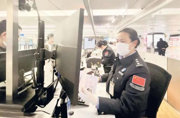 春节保通畅,边检出实招!虹桥机场出入境更便利啦→ 春节保通畅,边检出实招!虹桥机场出入境更便利啦→