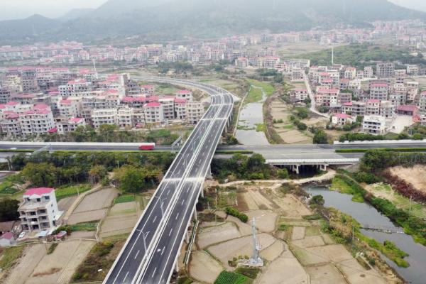 福建莆田首条高标准农村公路建成通车