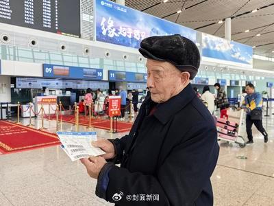 四川女生接88岁父亲到广州过年:“想让他看看我现在过的好日子” 四川女生接88岁父亲到广州过年:“想让他看看我现在过的好日子”