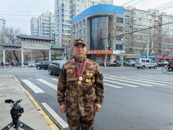 这位河北人受邀现场观看央视春晚，他曾感动全中国！