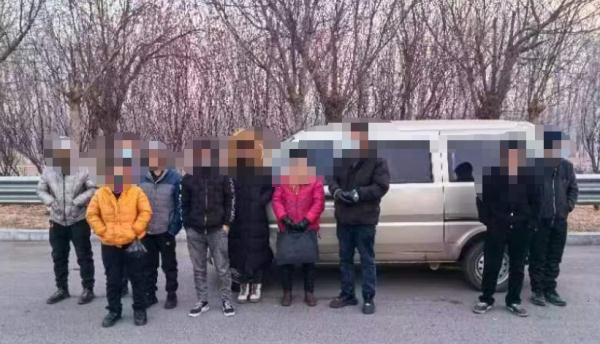 春运出行 这样坐车真不行！