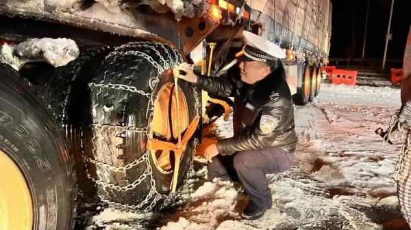 “雪停了可能才是影响最重的时候！” 抗击风雪，做你熠熠的光！