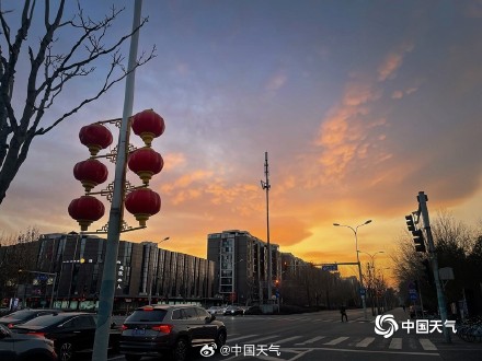 北京晚霞映红天空