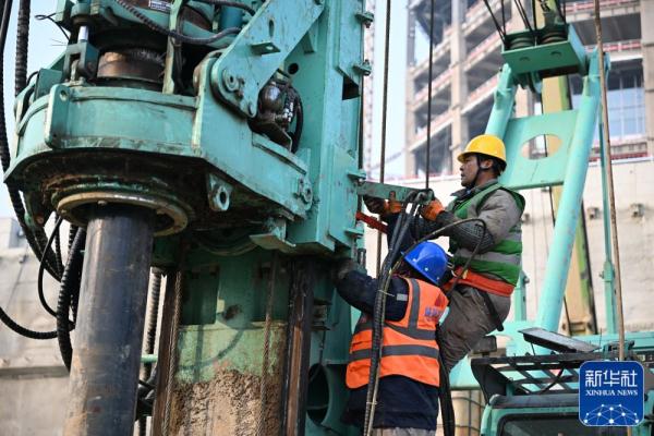 新华全媒+｜在雄安新区启动区感受“拔节生长”脉动