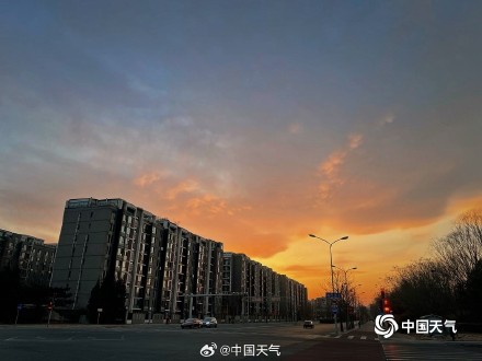 北京晚霞映红天空