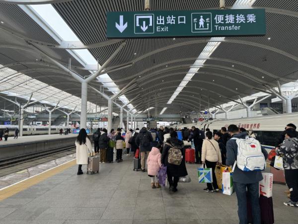 记者手记：变化的春运 不变的团圆