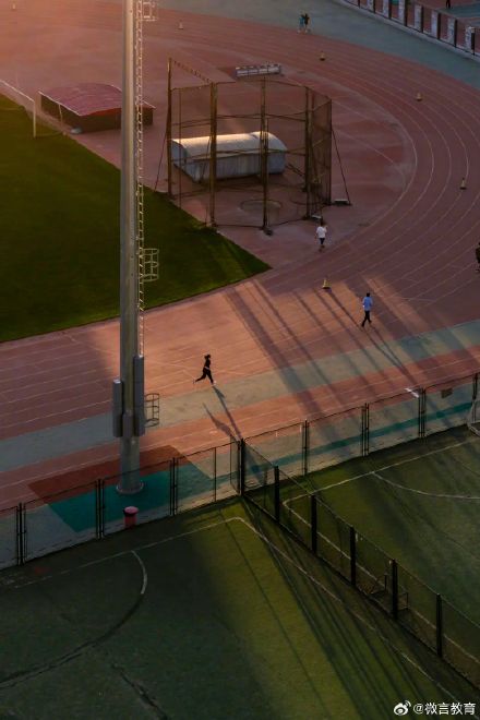 春节好！北大送你“北大红”