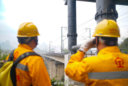 穿越46座峰峦的守护者