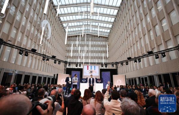 巴黎奥运奖牌正式亮相