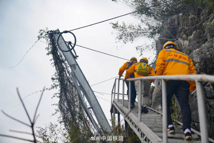 穿越46座峰峦的守护者