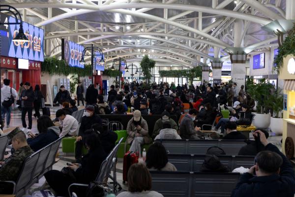 韩国迎来春运客流高峰 韩国迎来春运客流高峰